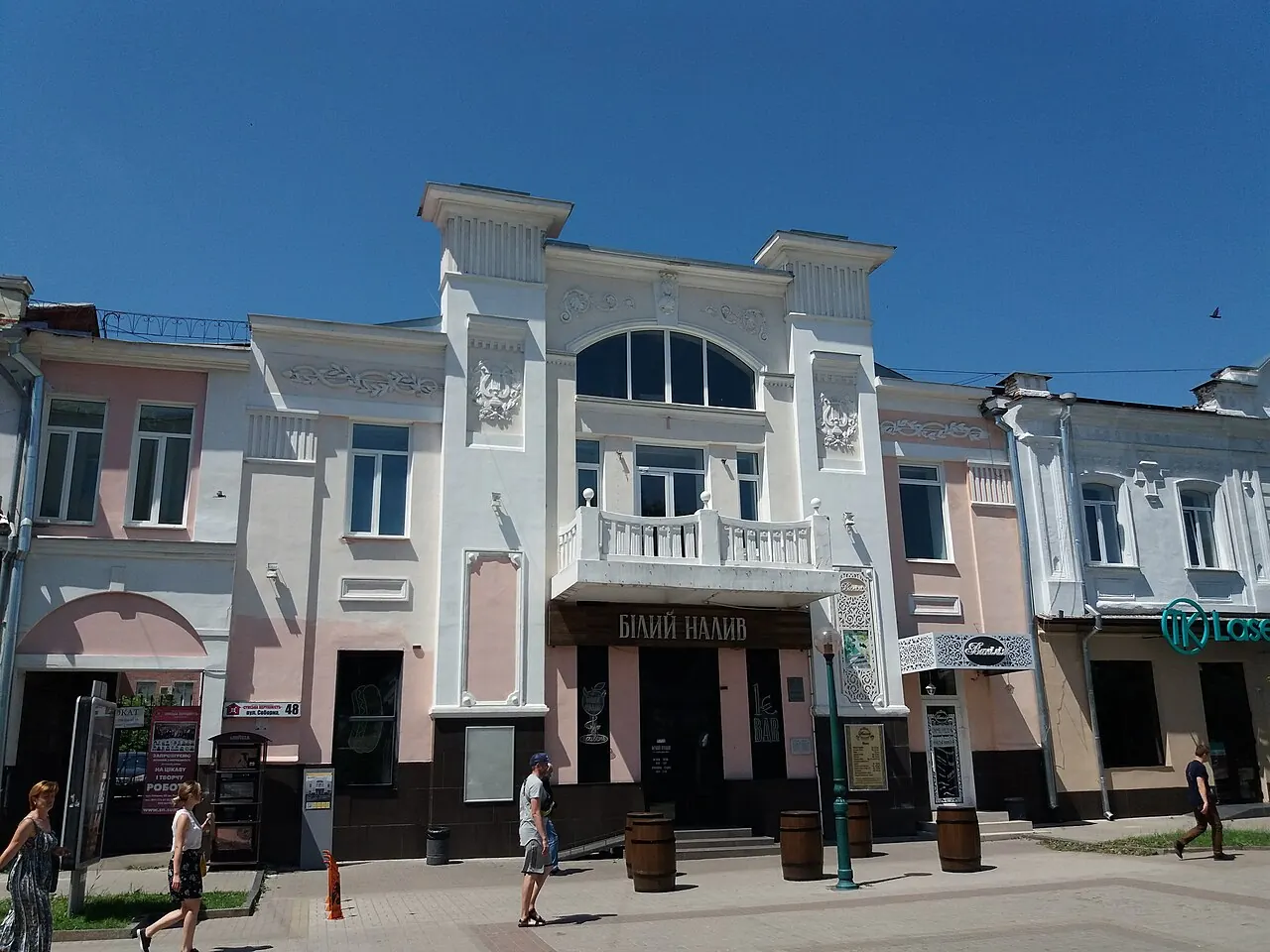 Будинок кінотеатру «Оріон» на Соборній, 48, збудований 1912 року, — найбільший кінотеатр дореволюційних Сум