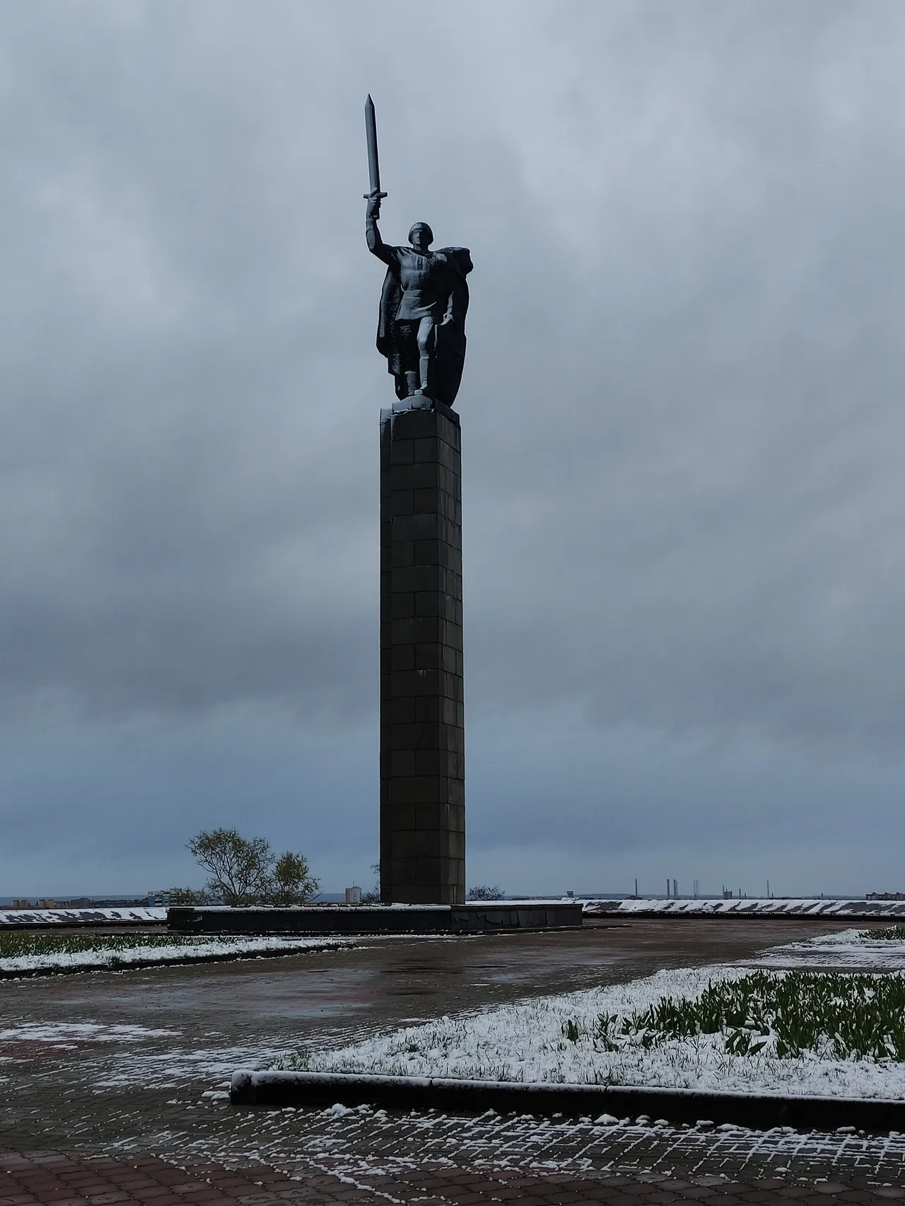 «Альоша» і меморіал «Вічна слава», Суми