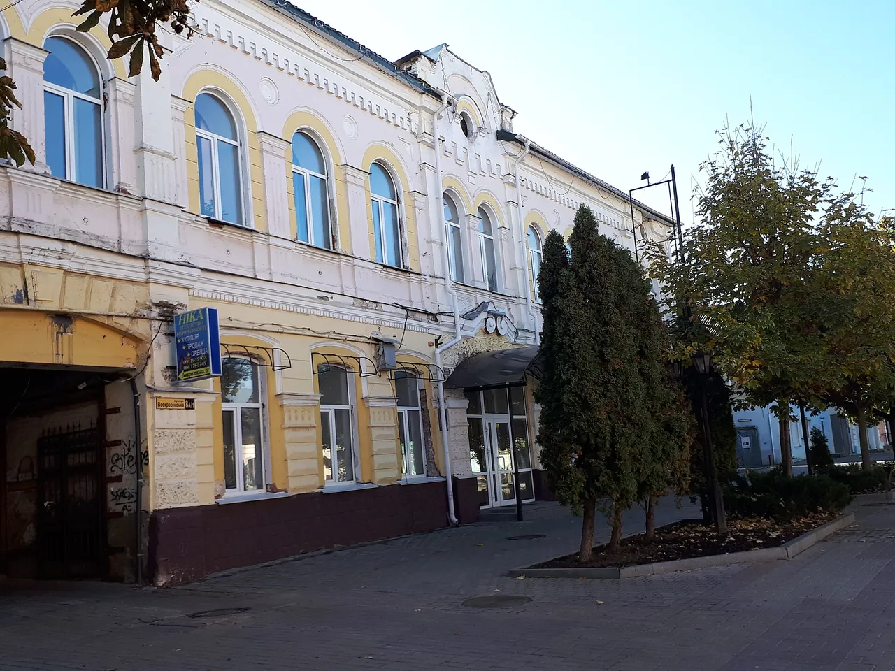 Гранд-готель 1878 року на Воскресенській, 8 — найбільший готель дореволюційних Сум із рестораном на першому поверсі