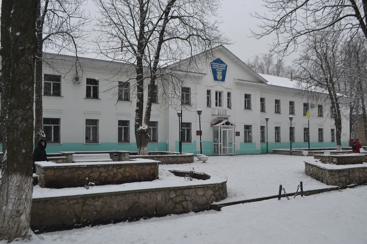 Готель «Хімік» 1955 року в Хіммістечку на вулиці Миру, 24 — один із перших будинків робітничого селища суперфосфатного заводу; разом із Палацом культури «Хімік» тепер пам'ятка архітектури.