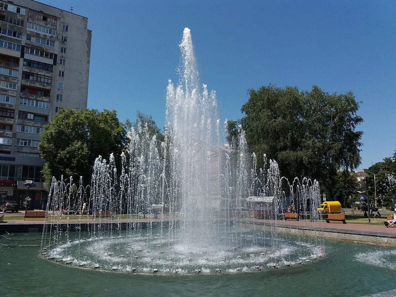 Театральна площа, Суми